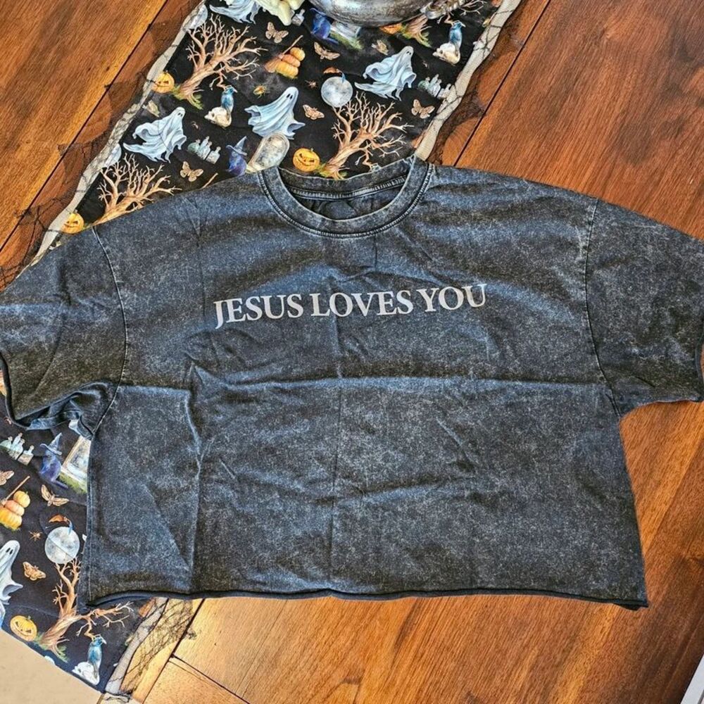 Christian Graphic Tshirt Jesus Loves You Oversized Cropped 2XL Women's Top